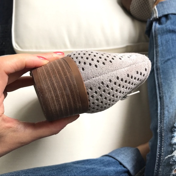 LUCKY BRAND 🍀 S/9.5 - LIGHT GREY SUADE BOOTIES! - Picture 5 of 8